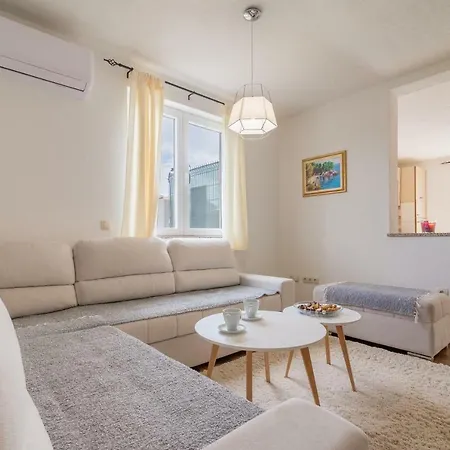 Holydaj Homee Iva Villa Benkovac
