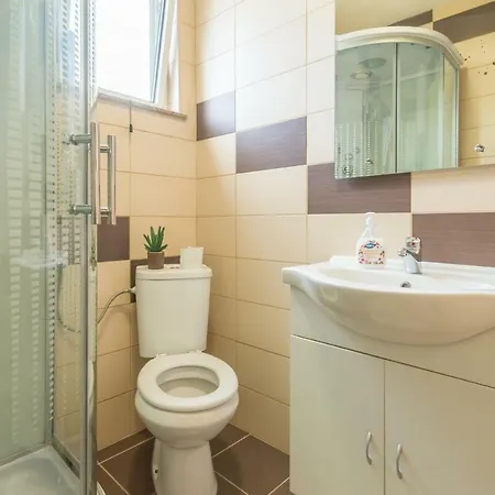 Holydaj Homee Iva Villa